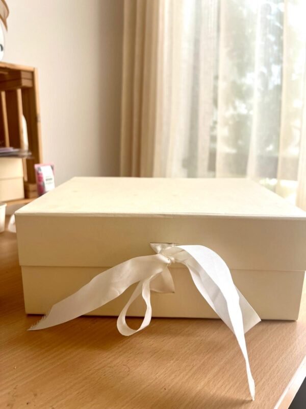 Magnetic gift box